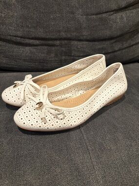 London Fog White Perforated Ballet Flats with Bow Accent size 8